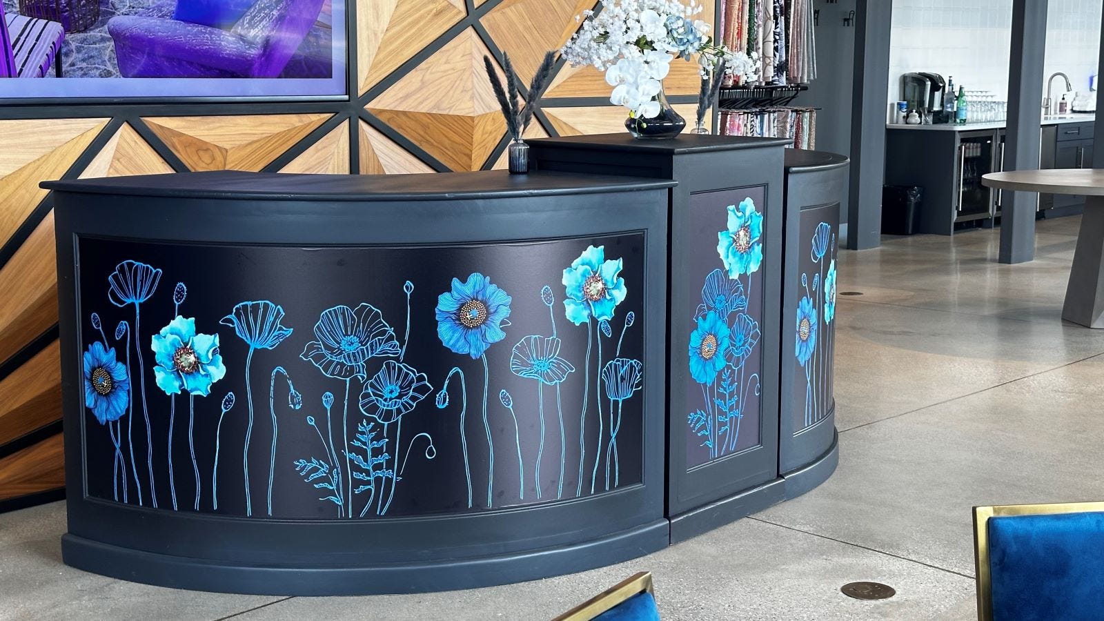 Black Montgomery Bar with Floral Decal